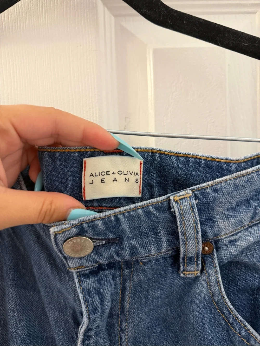 Alice + Olivia Weezy Full-Length Jean in Avery Blue size 29